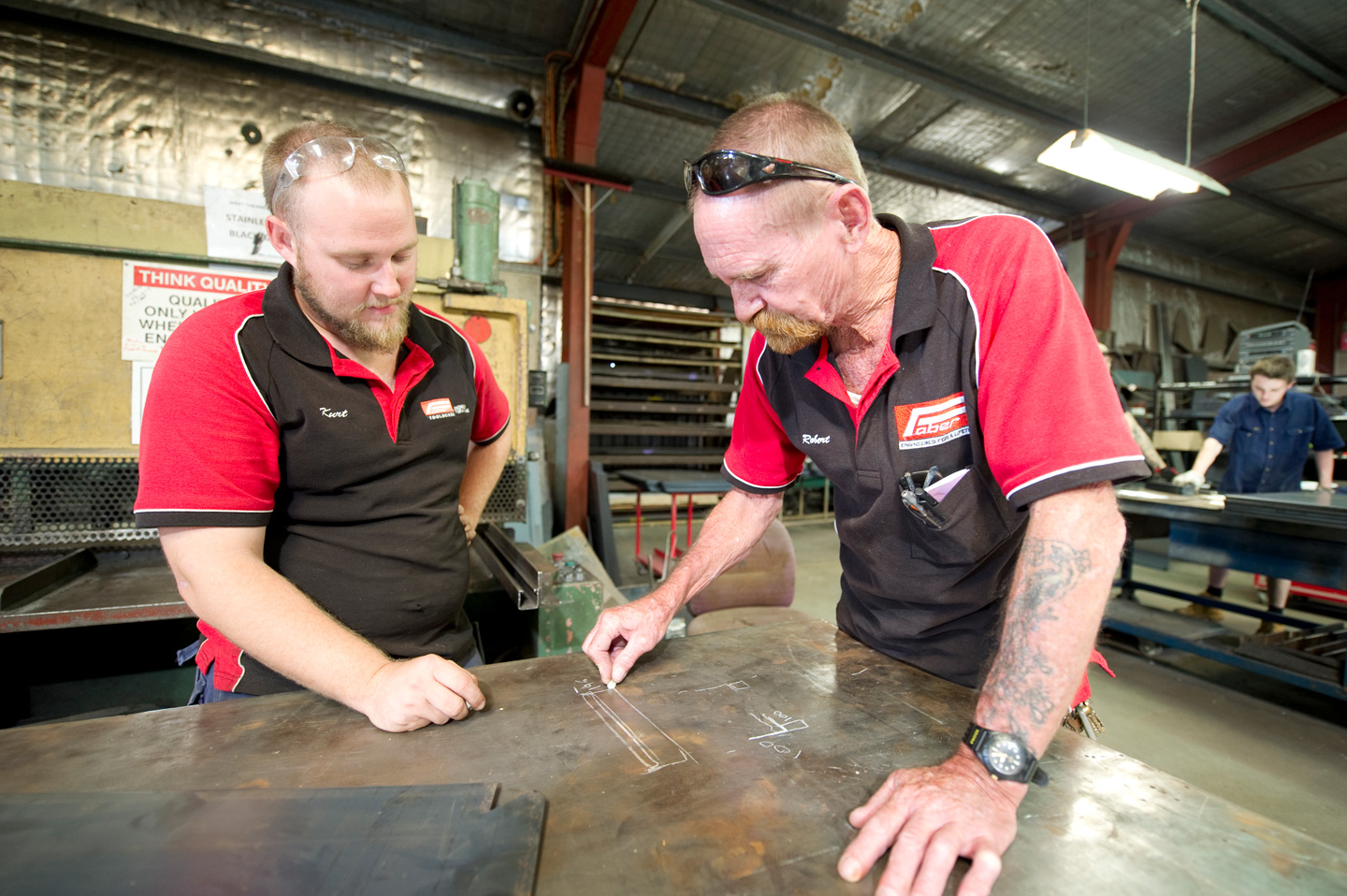 Picture of two Faber Toolbox professional working together.